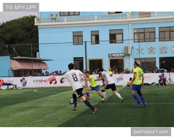 七人制足球规则中每队上场人数及换人次数限制