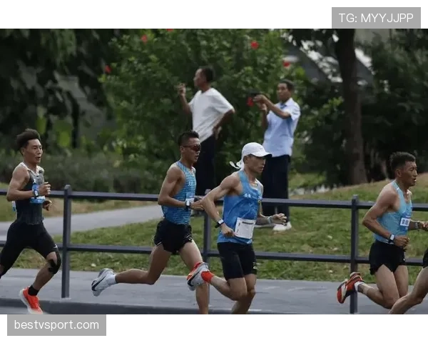 吴向东训练完直接去超市抢打折菜，这反差谁懂
