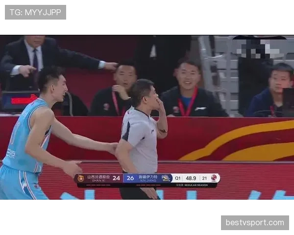 董志豪赛场上严肃，下了场居然爱穿拖鞋到处晃？这反差真让人笑喷！